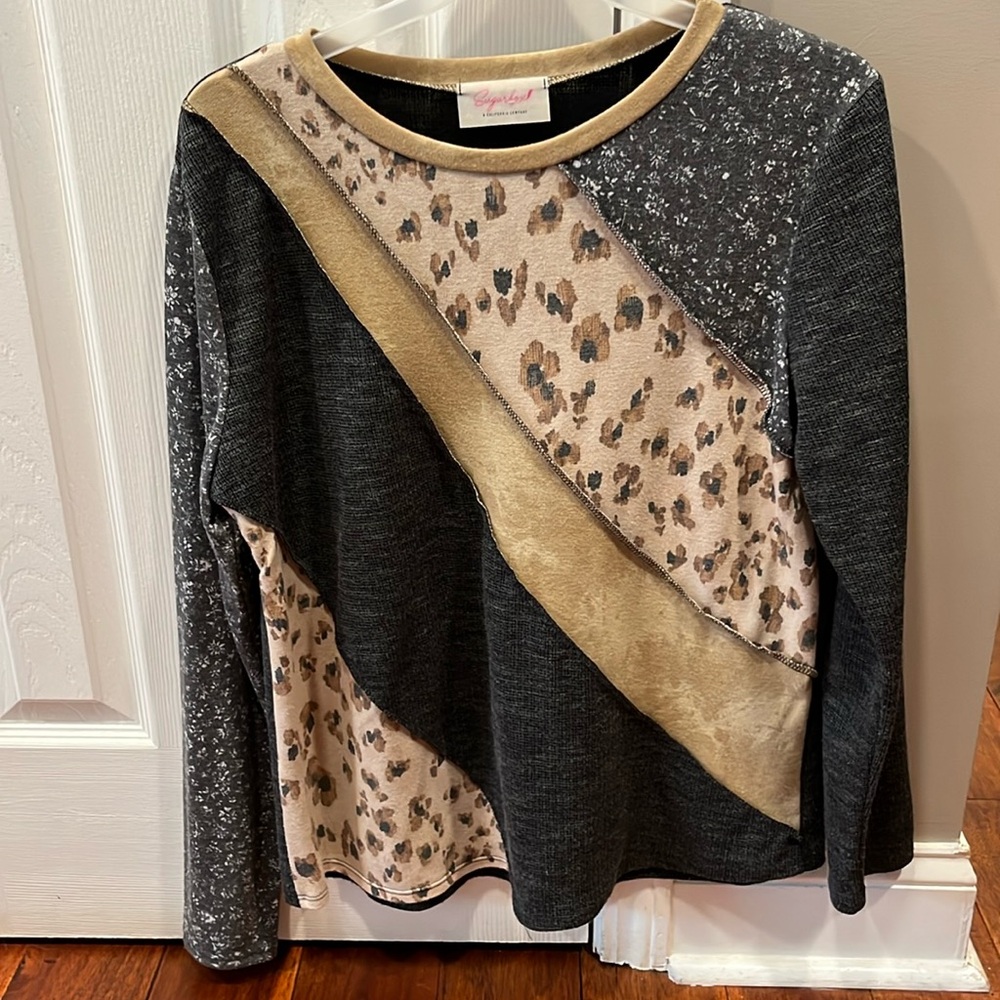 Women’s Sugarfox boutique top size Medium